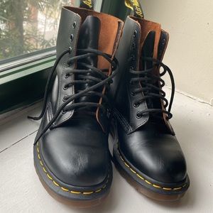 Classic 1460 MADE IN ENGLAND Dr Martens, women’s UK 5, USA 7